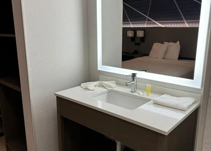 Hotel Comfort & - Chicago Southland 2*